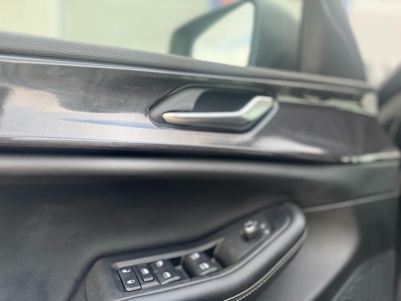 Jeep Grand Cherokee Laredo 4WD 2023