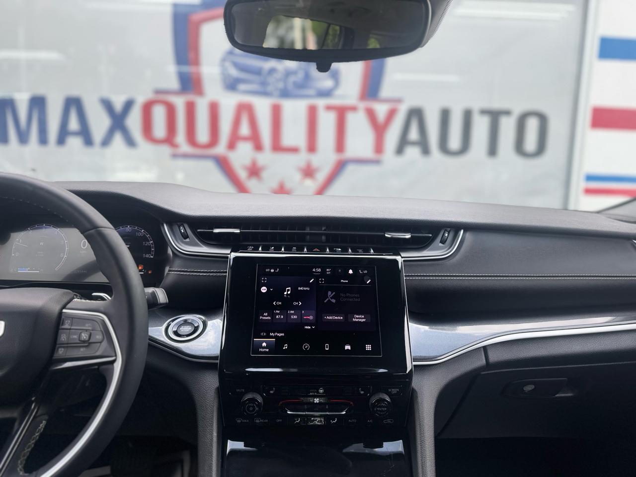 Jeep Grand Cherokee Laredo 4WD 2023
