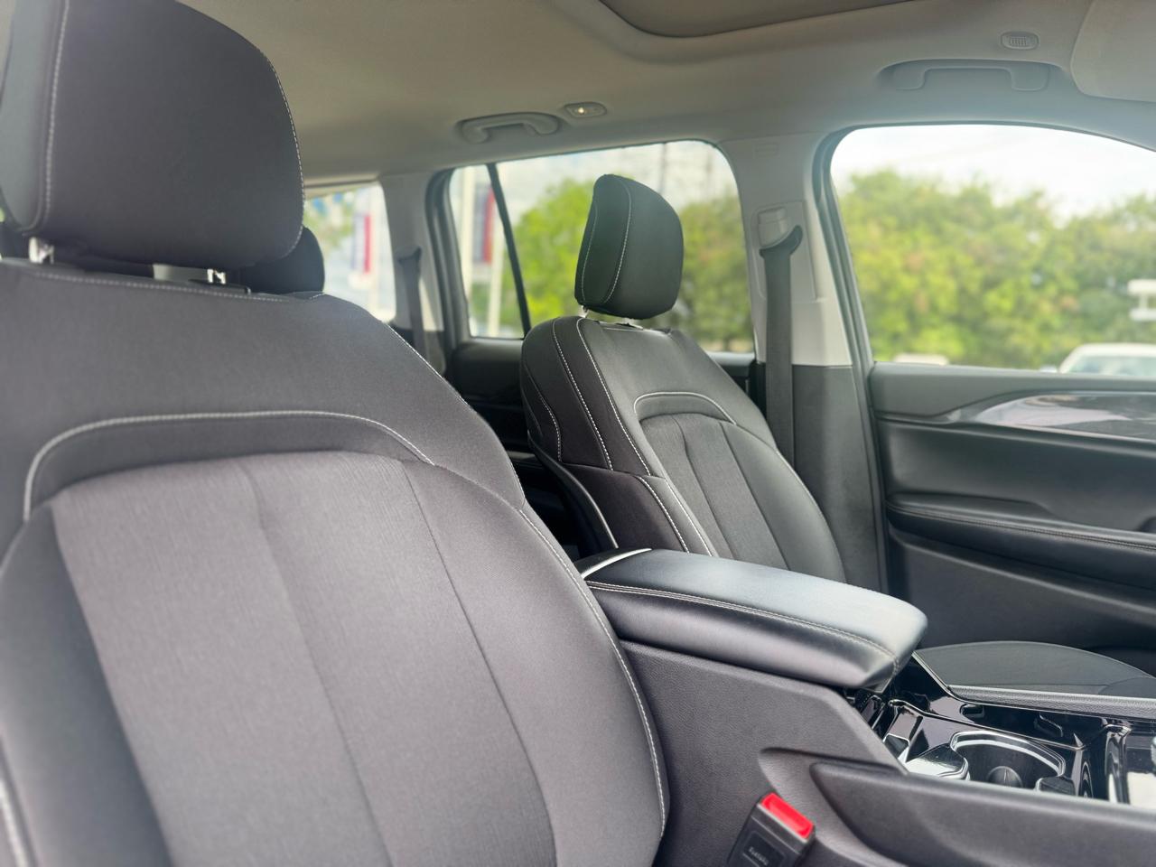 Jeep Grand Cherokee Laredo 4WD 2023