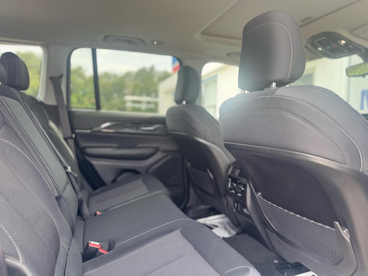 Jeep Grand Cherokee Laredo 4WD 2023