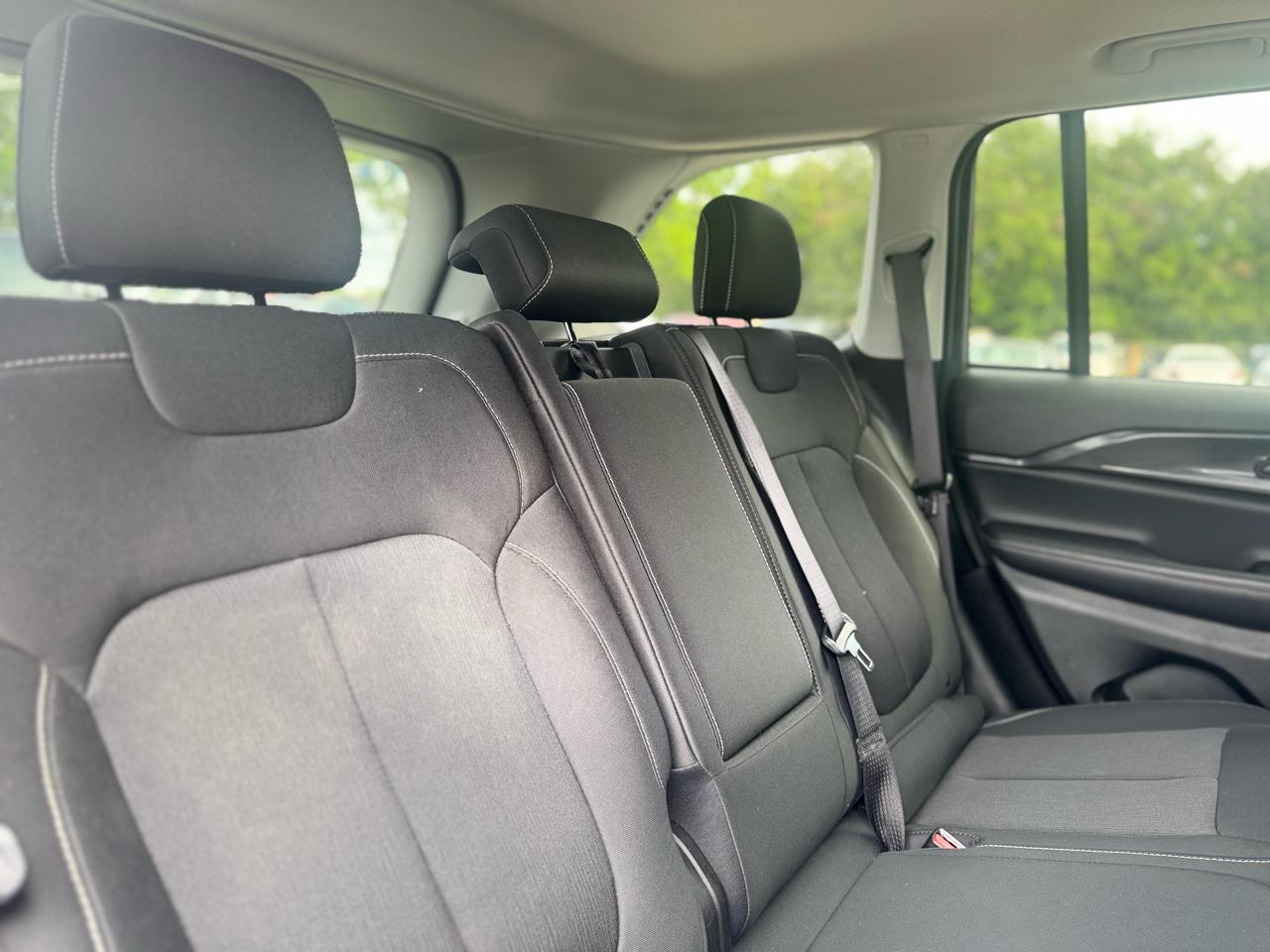 Jeep Grand Cherokee Laredo 4WD 2023