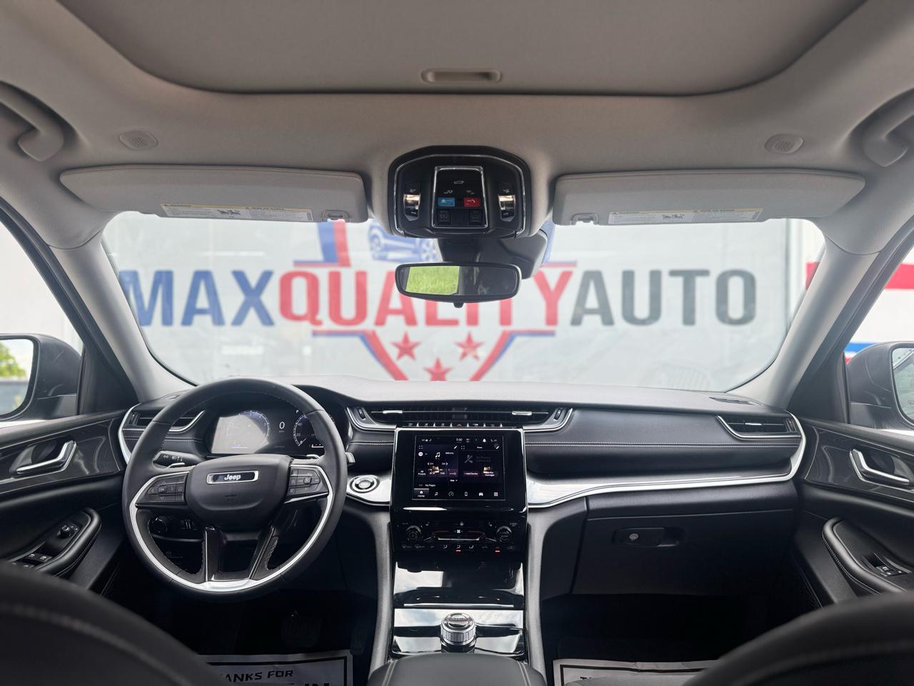 Jeep Grand Cherokee Laredo 4WD 2023