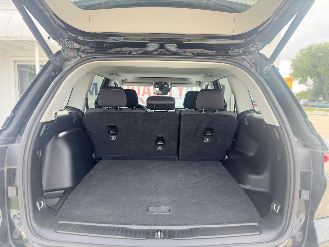 Jeep Grand Cherokee Laredo 4WD 2023