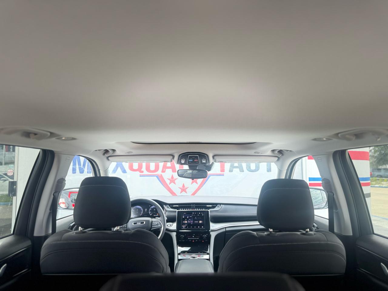 Jeep Grand Cherokee Laredo 4WD 2023