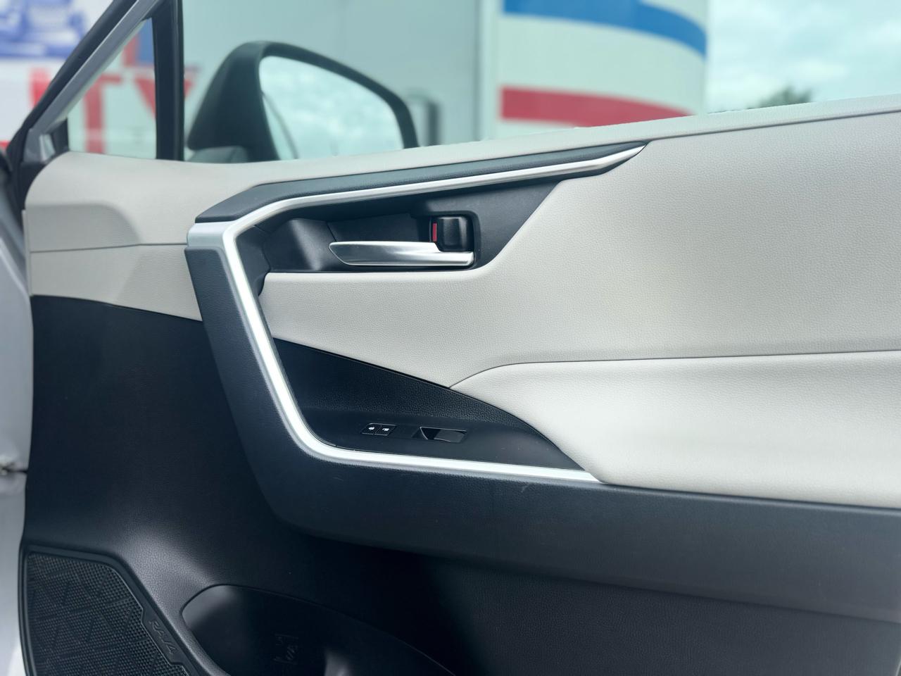 Toyota RAV4 XLE AWD 2020