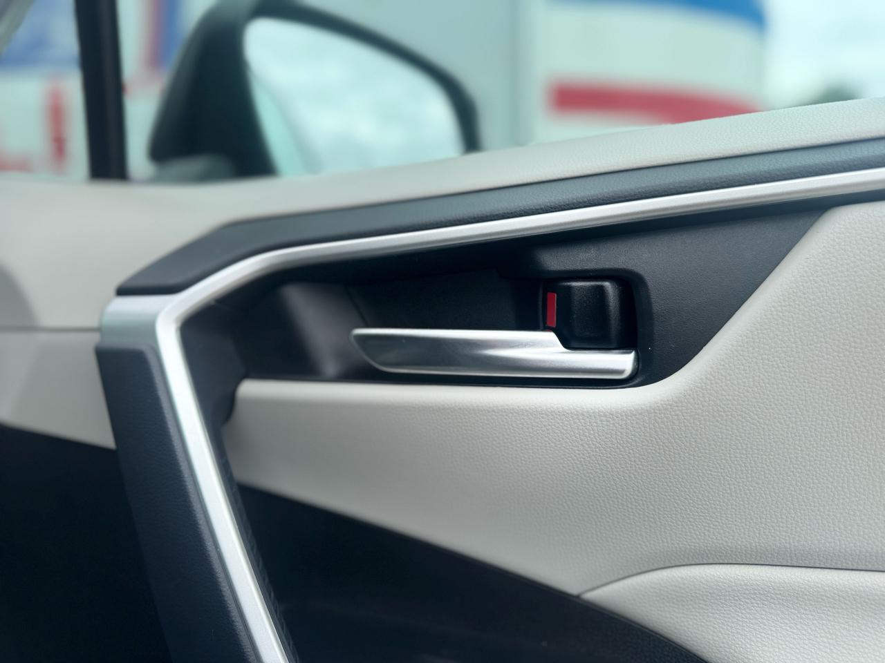 Toyota RAV4 XLE AWD 2020