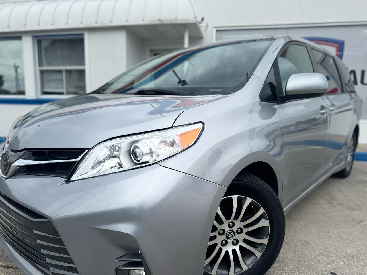 Toyota Sienna Limited Premium 7-Passenger 2018