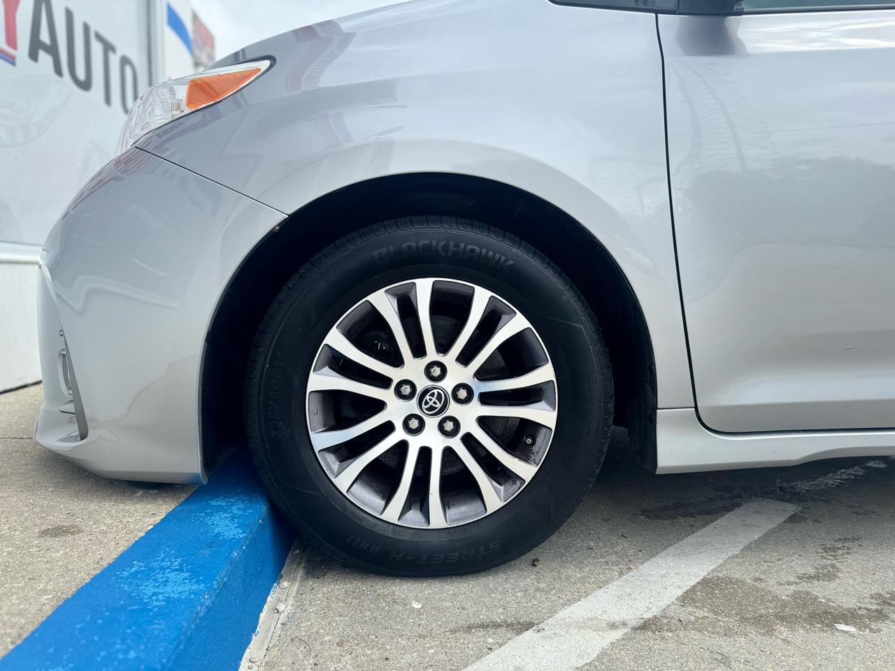 Toyota Sienna Limited Premium 7-Passenger 2018