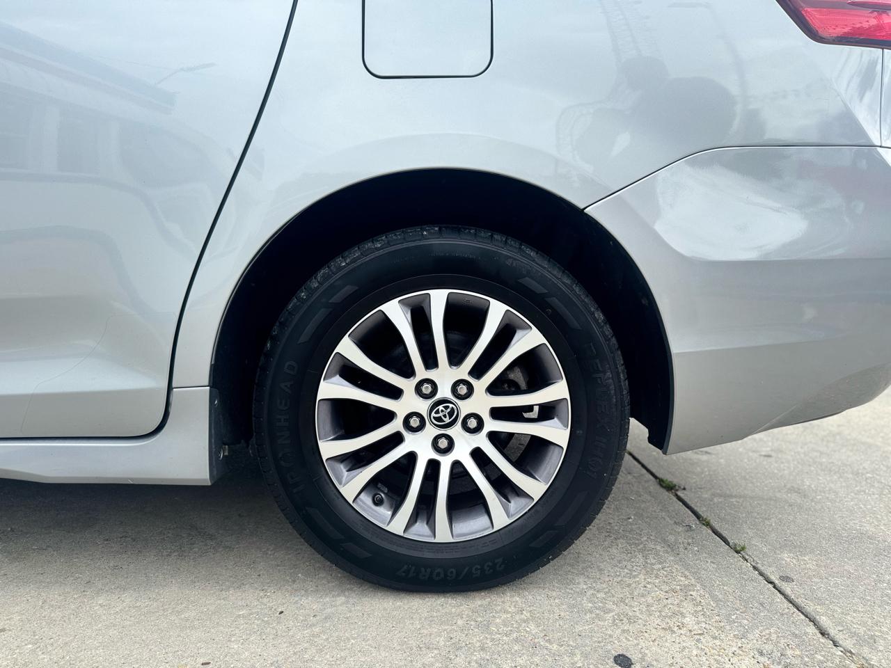 Toyota Sienna Limited Premium 7-Passenger 2018