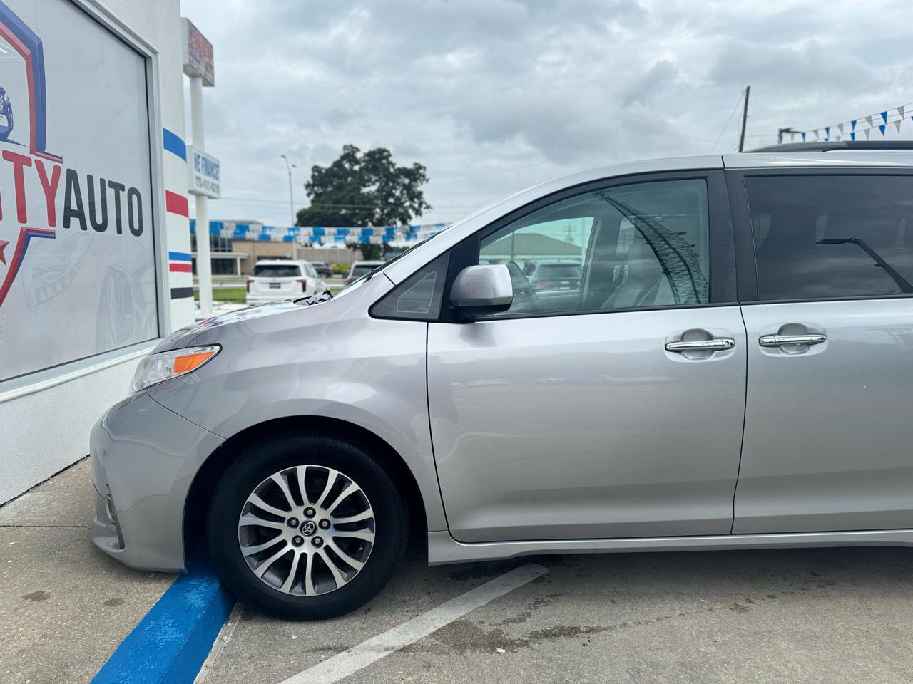 Toyota Sienna Limited Premium 7-Passenger 2018