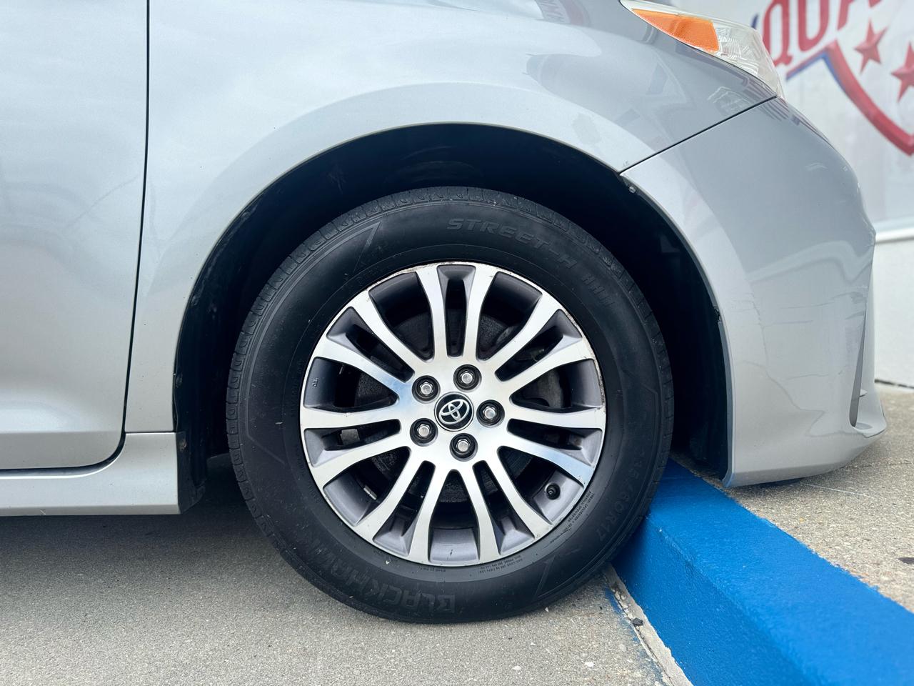 Toyota Sienna Limited Premium 7-Passenger 2018