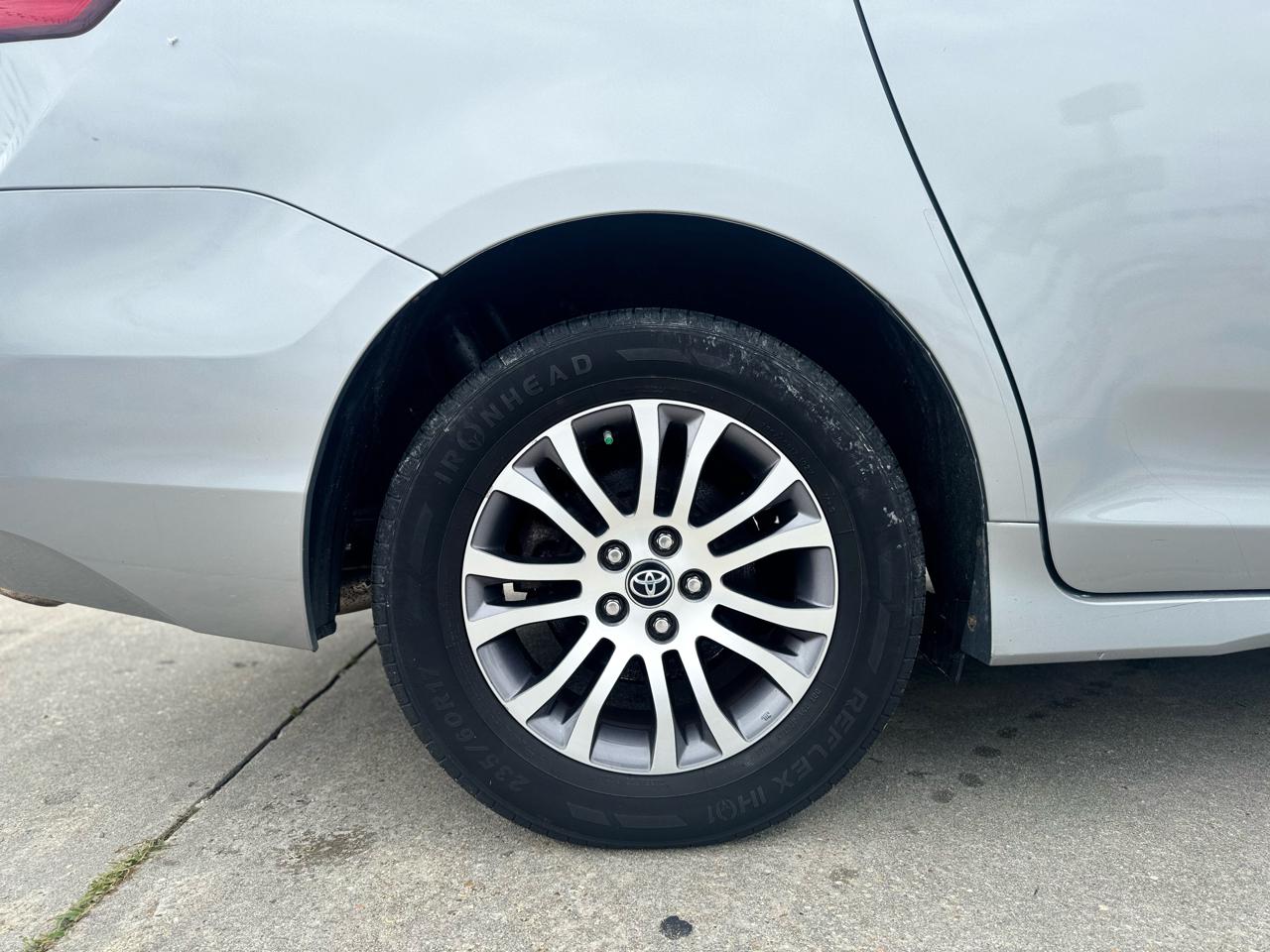 Toyota Sienna Limited Premium 7-Passenger 2018