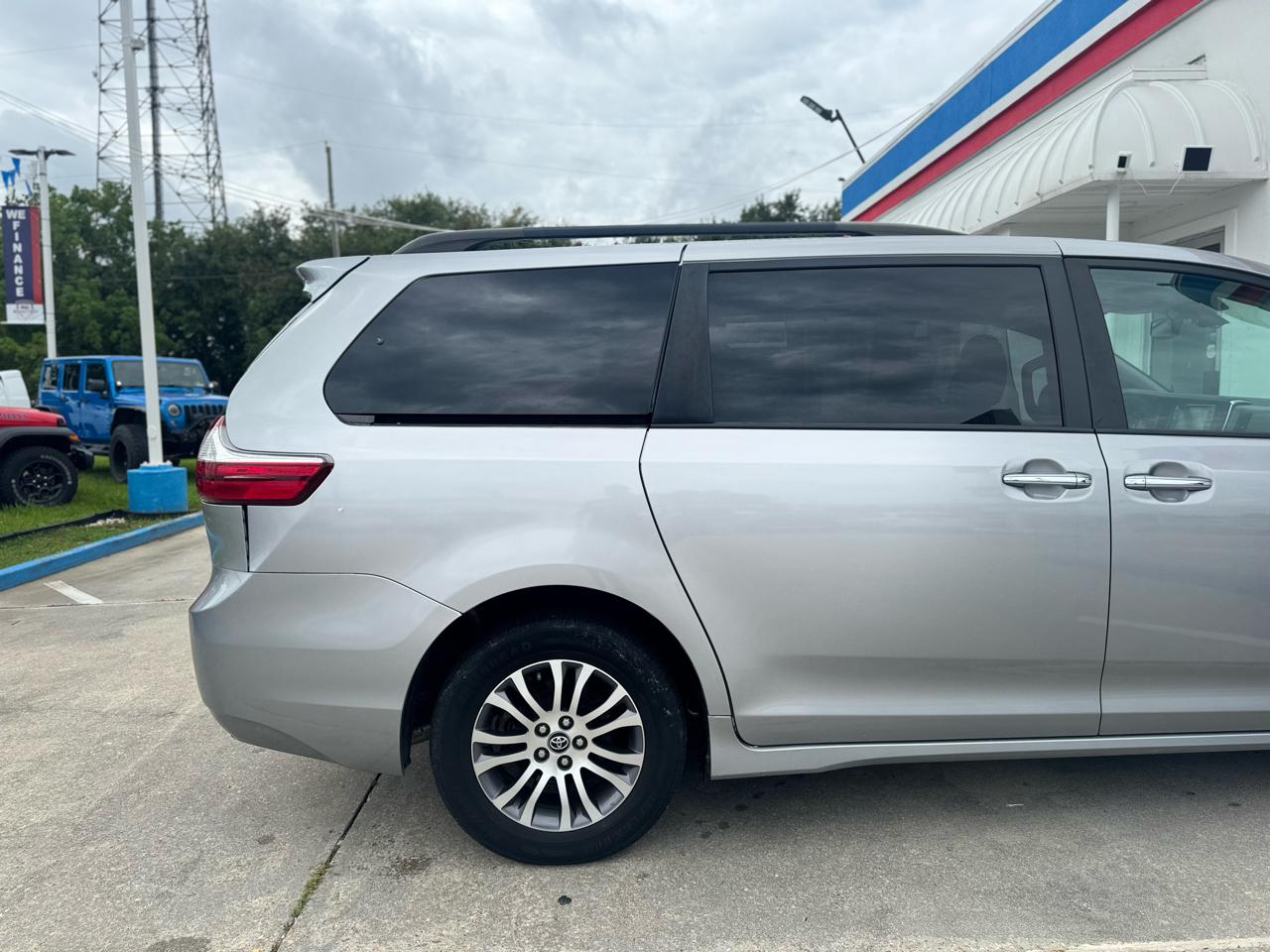 Toyota Sienna Limited Premium 7-Passenger 2018