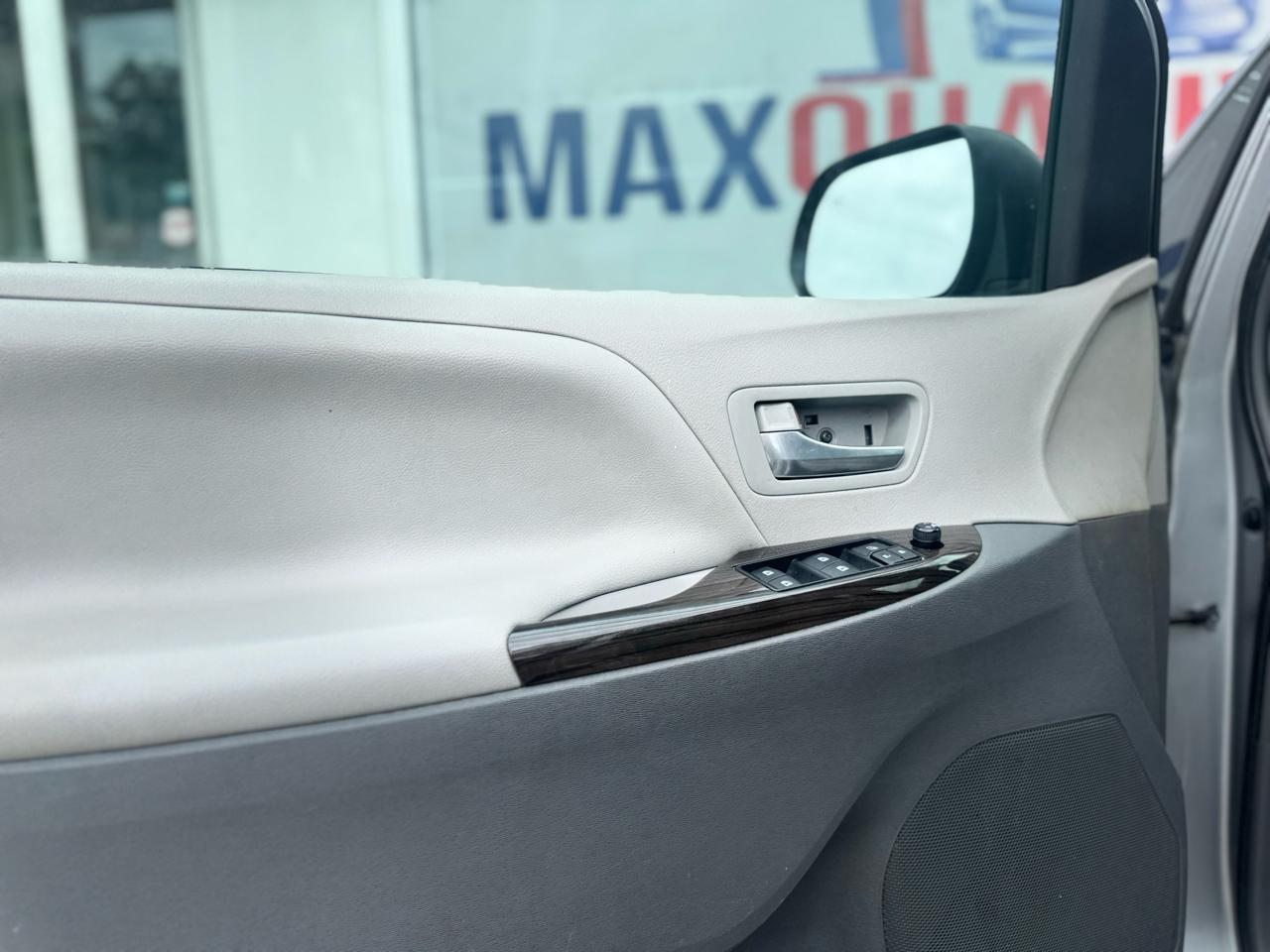 Toyota Sienna Limited Premium 7-Passenger 2018
