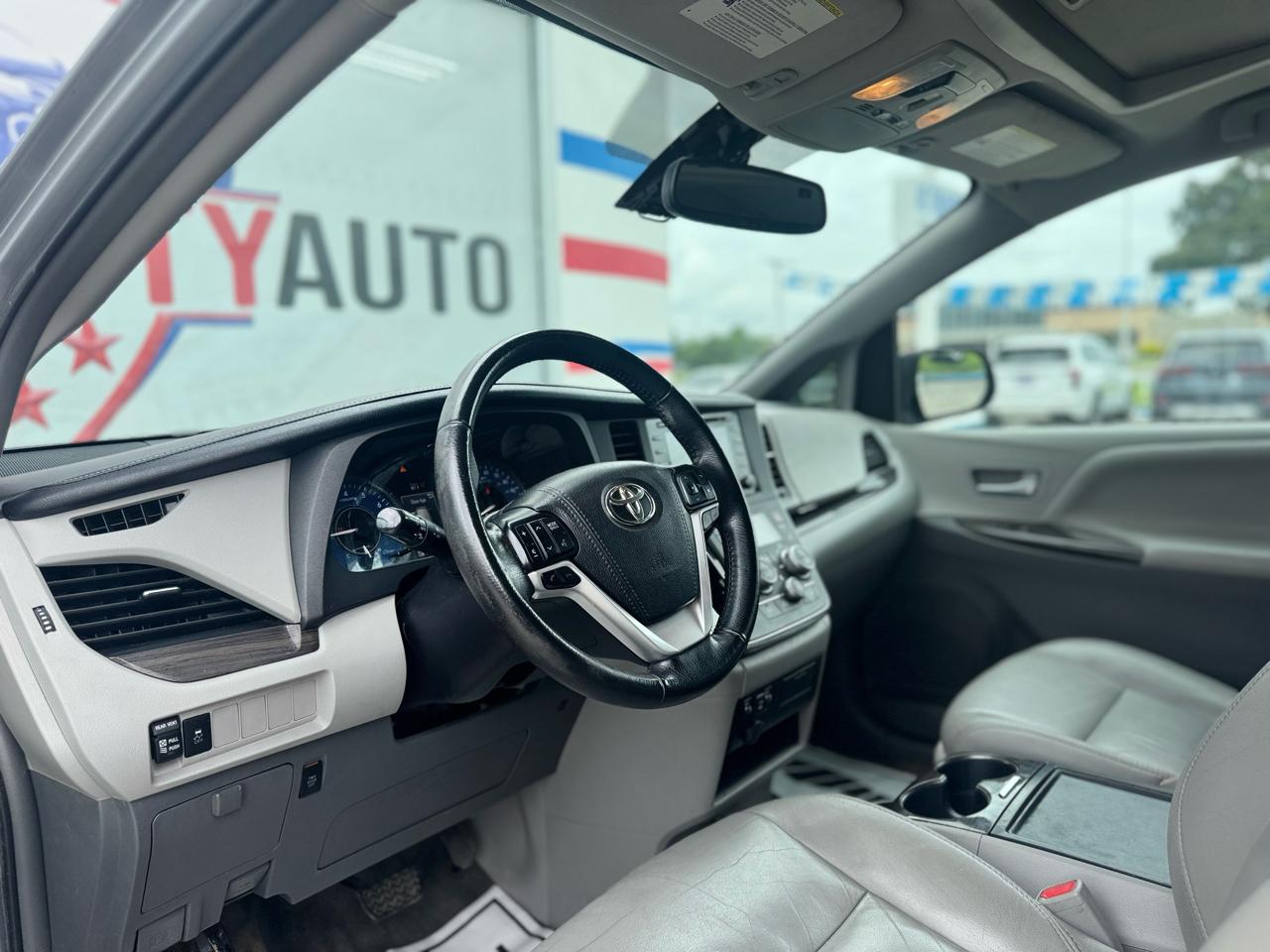Toyota Sienna Limited Premium 7-Passenger 2018