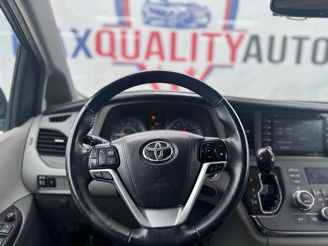 Toyota Sienna Limited Premium 7-Passenger 2018