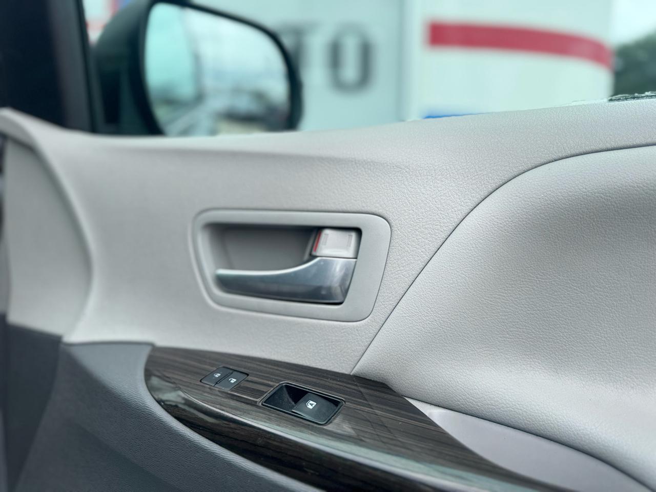 Toyota Sienna Limited Premium 7-Passenger 2018