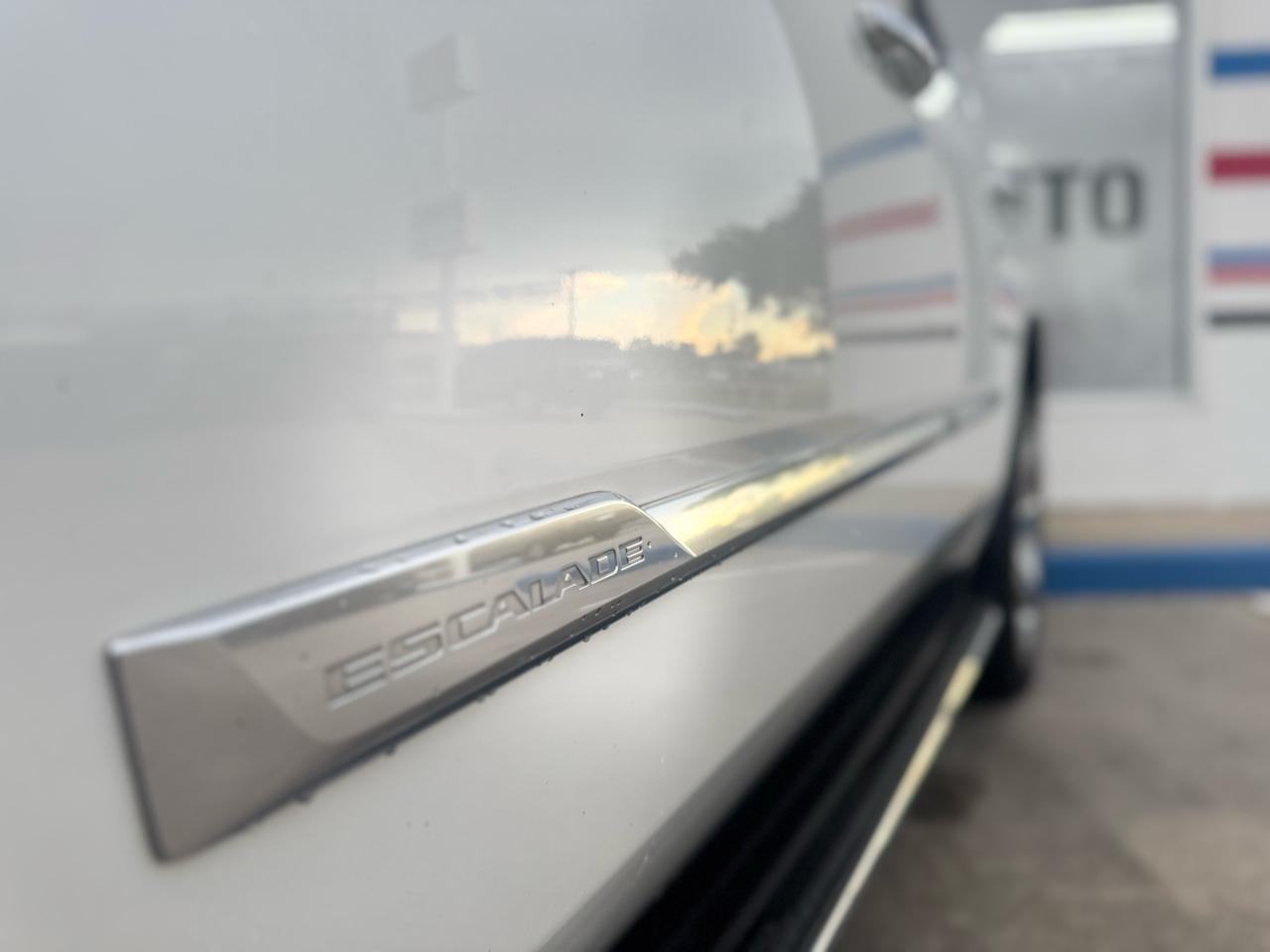 Cadillac Escalade Luxury 4WD 2017