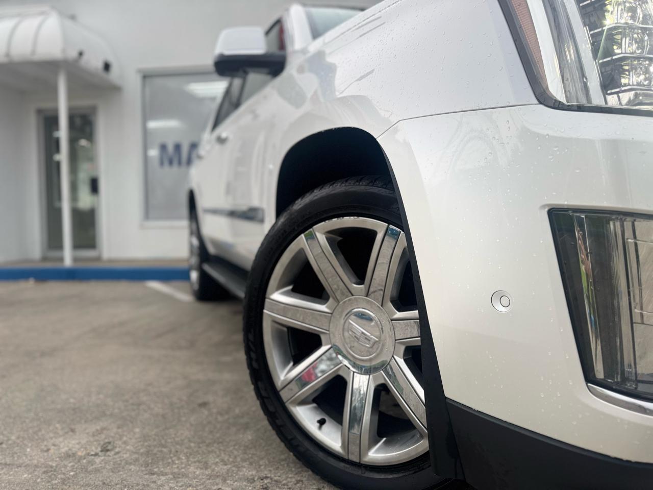 Cadillac Escalade Luxury 4WD 2017