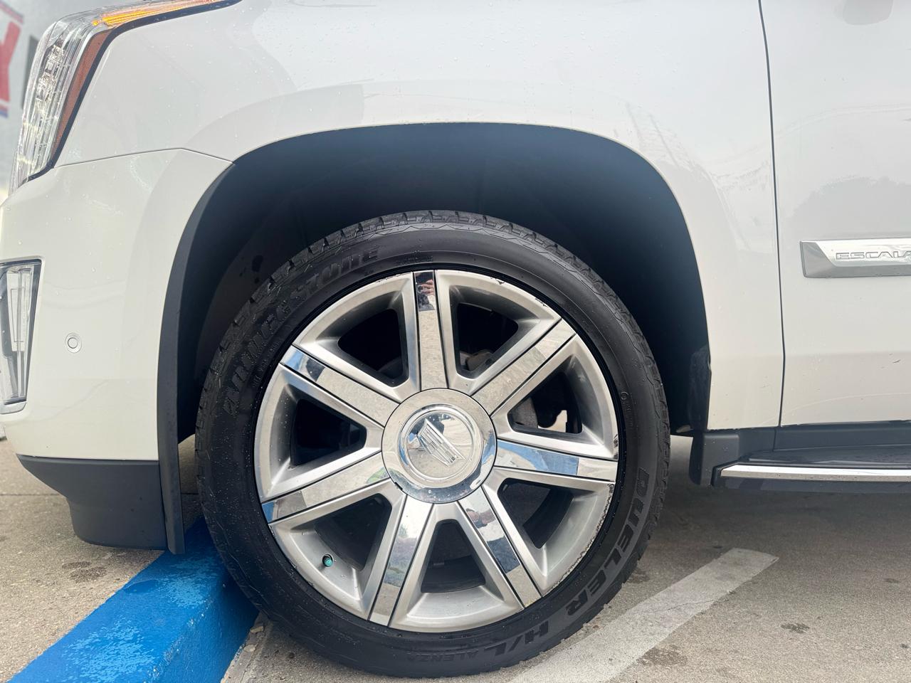 Cadillac Escalade Luxury 4WD 2017