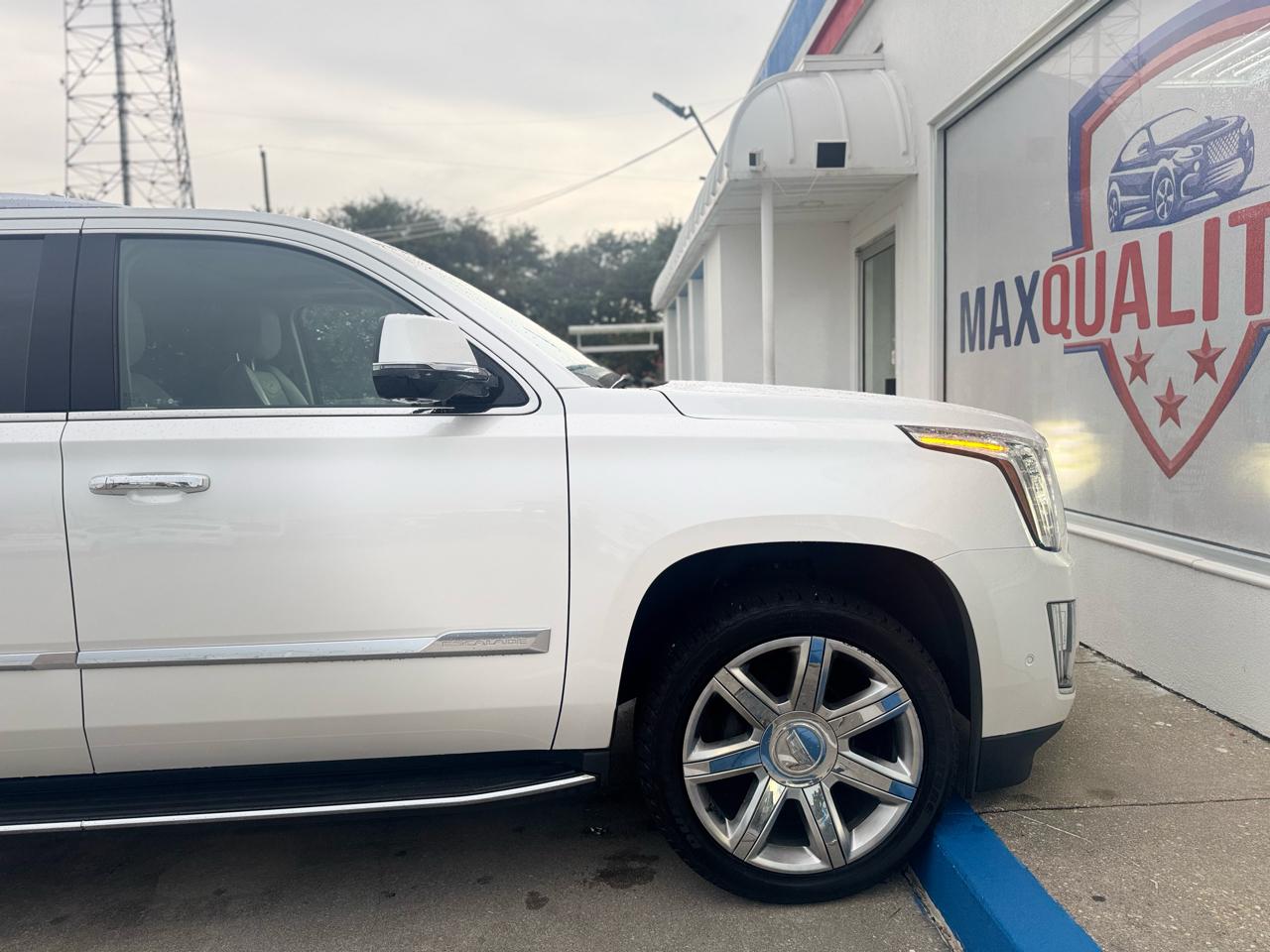 Cadillac Escalade Luxury 4WD 2017
