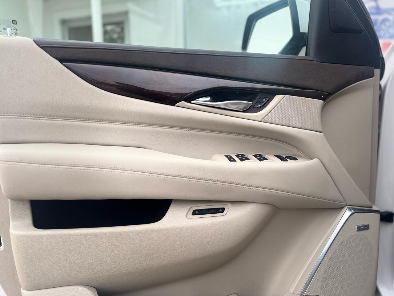 Cadillac Escalade Luxury 4WD 2017