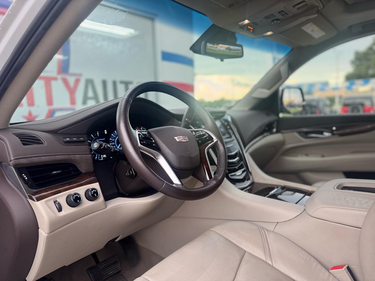 Cadillac Escalade Luxury 4WD 2017