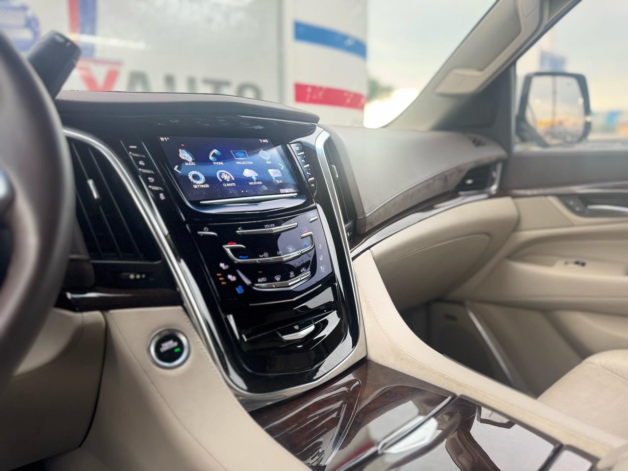 Cadillac Escalade Luxury 4WD 2017