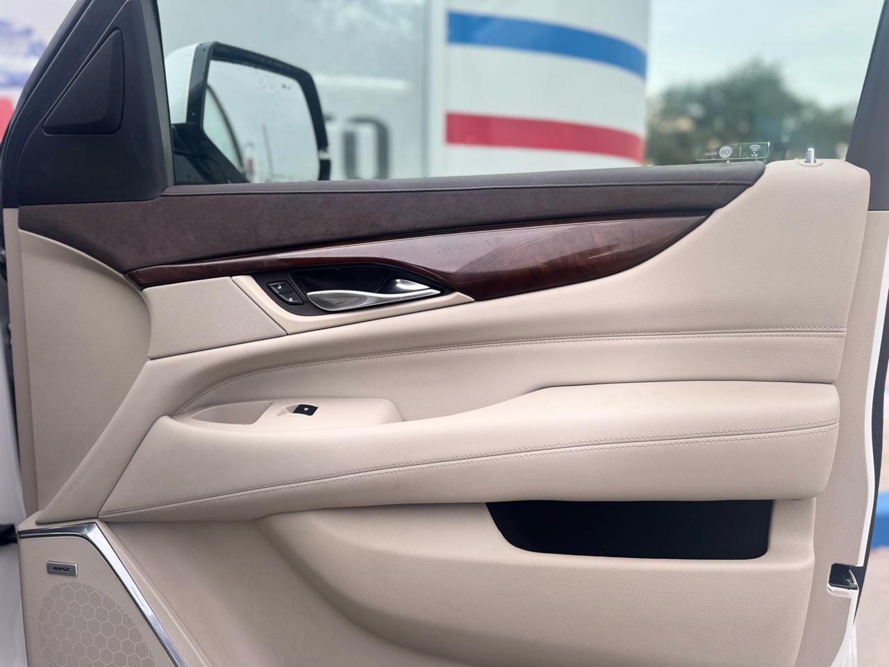 Cadillac Escalade Luxury 4WD 2017