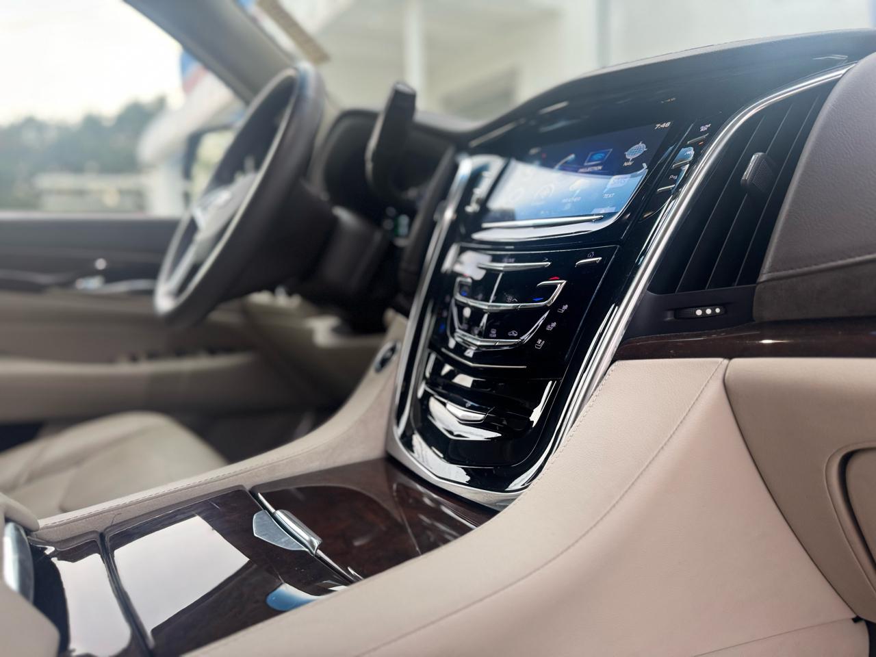 Cadillac Escalade Luxury 4WD 2017