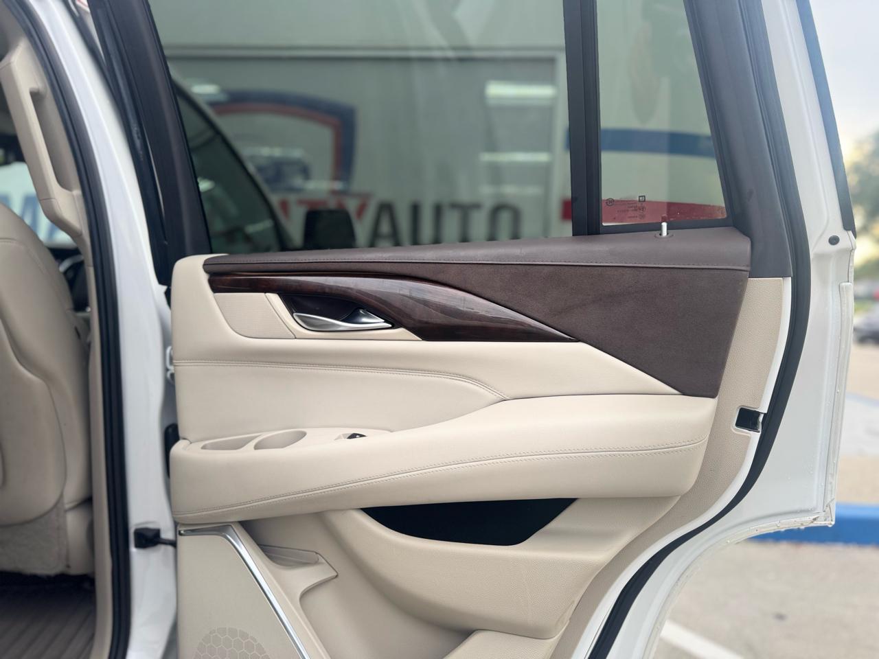 Cadillac Escalade Luxury 4WD 2017
