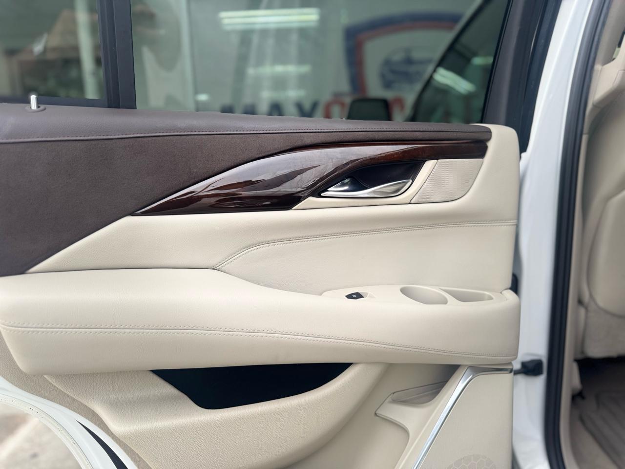 Cadillac Escalade Luxury 4WD 2017