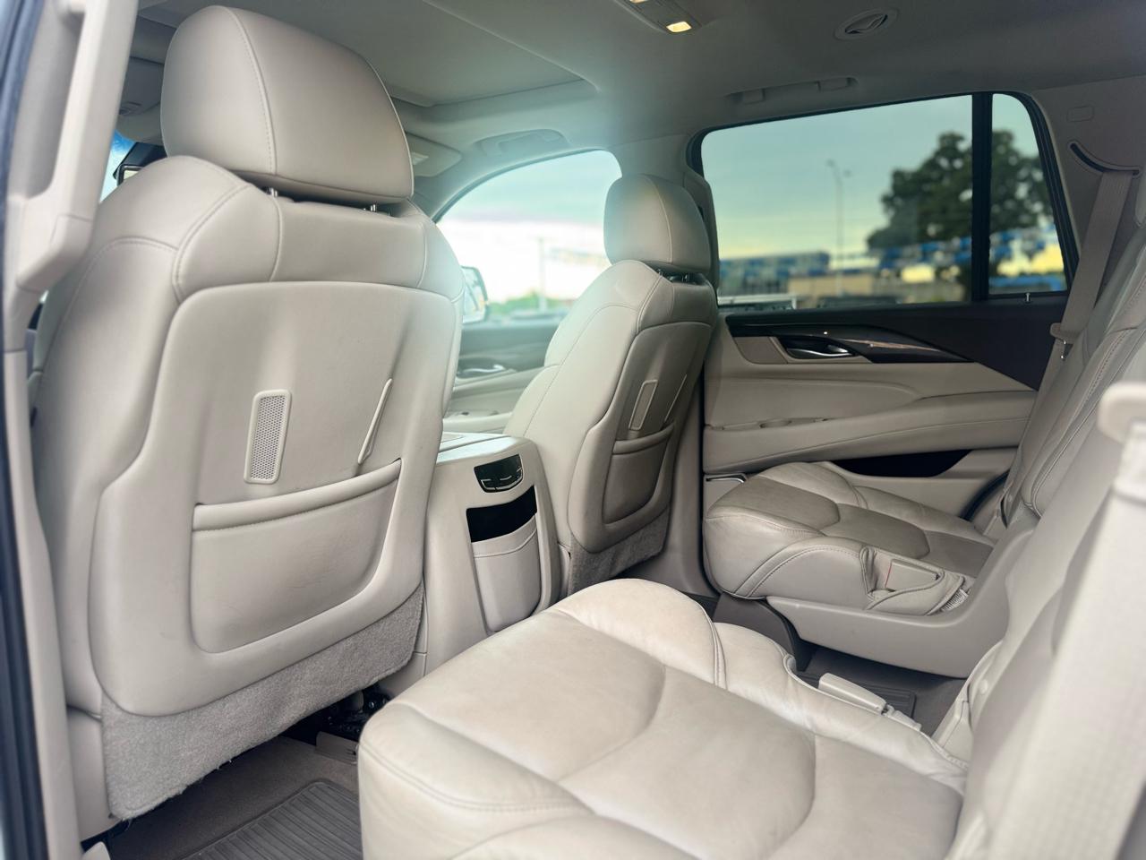 Cadillac Escalade Luxury 4WD 2017