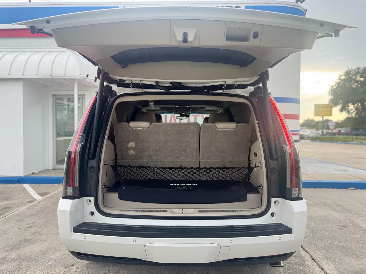 Cadillac Escalade Luxury 4WD 2017