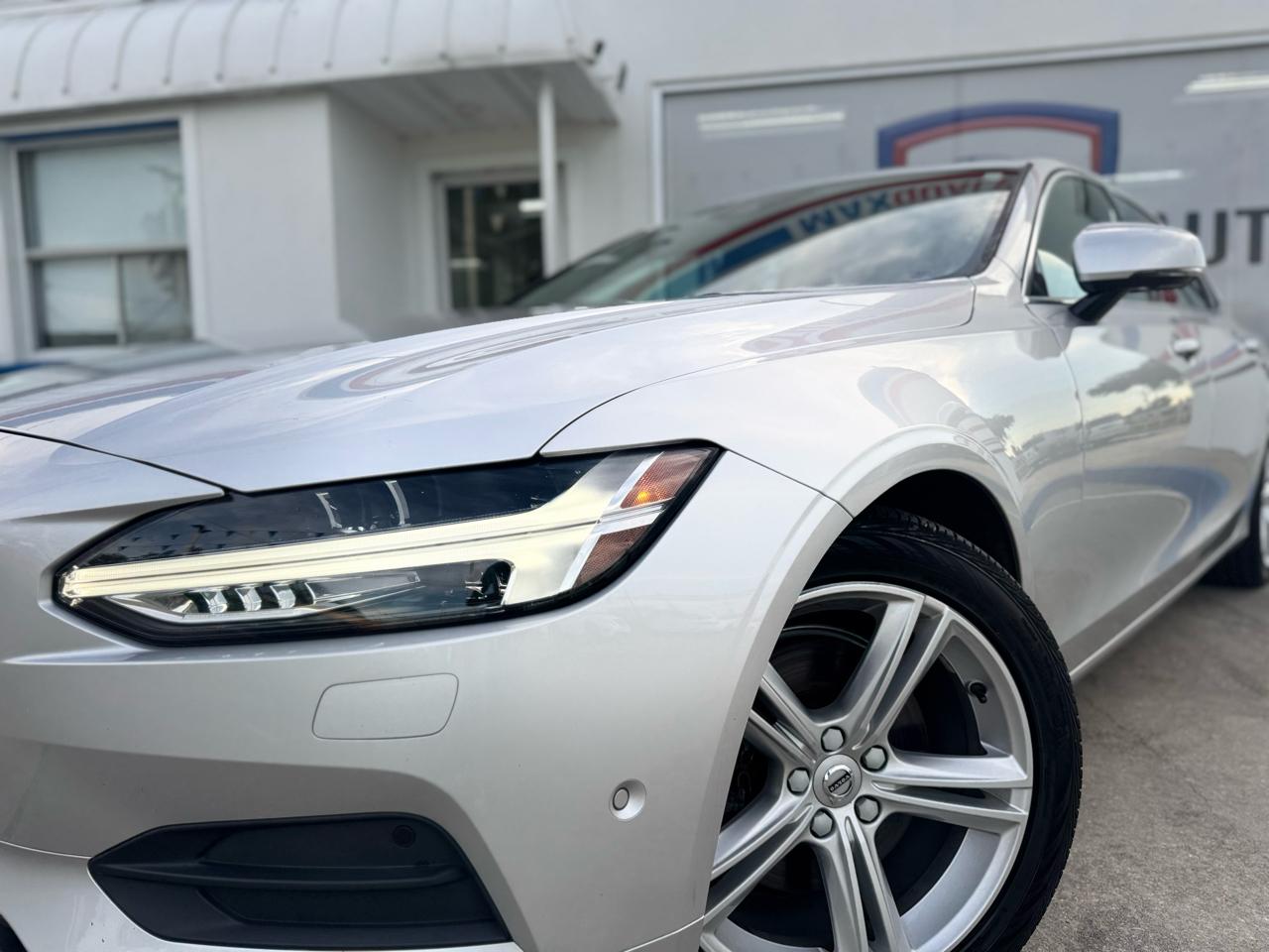 Volvo S90 T5 Momentum AWD 2018