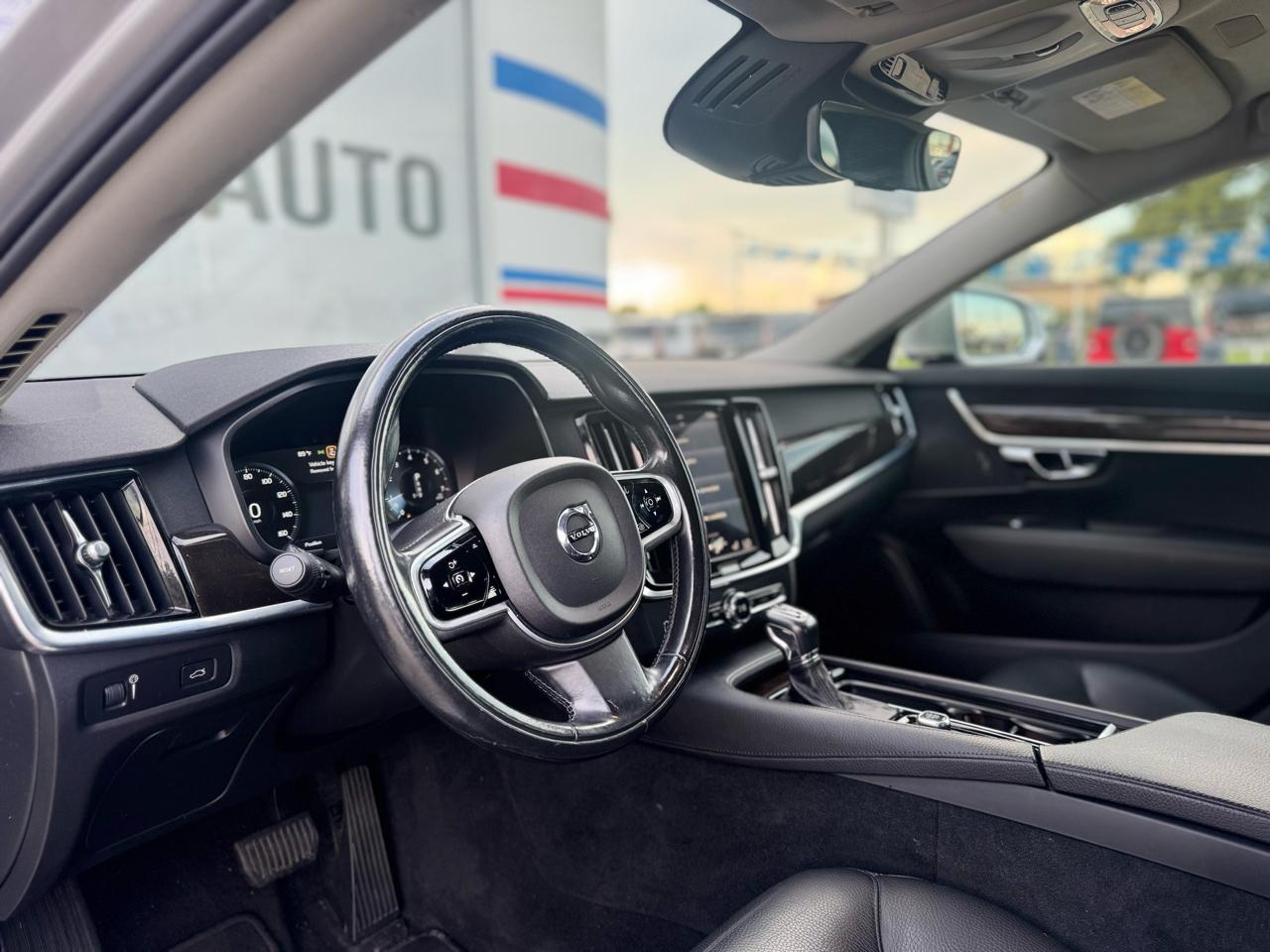 Volvo S90 T5 Momentum AWD 2018