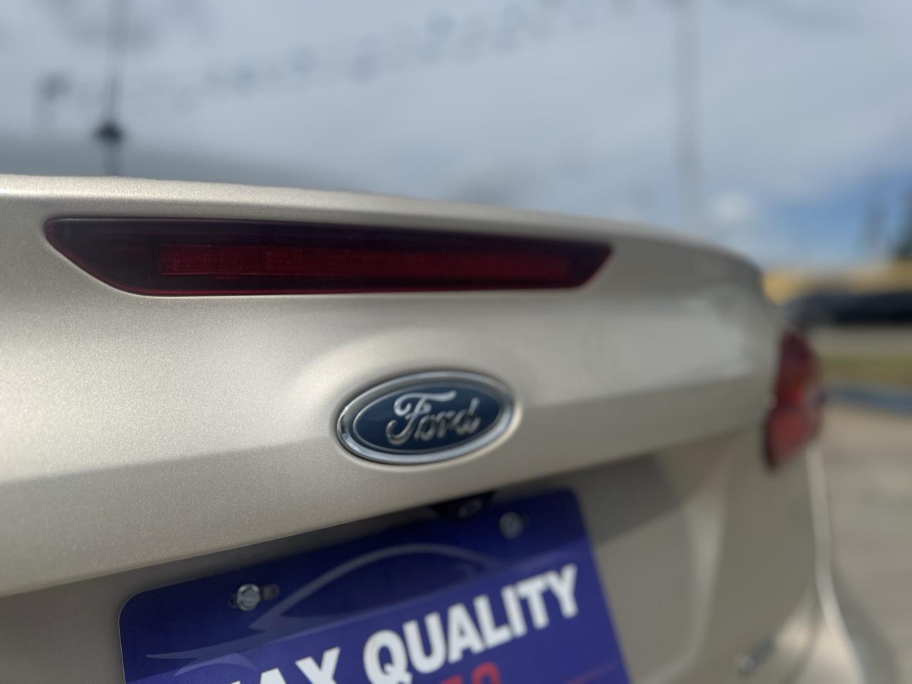 Ford Focus photo 2
