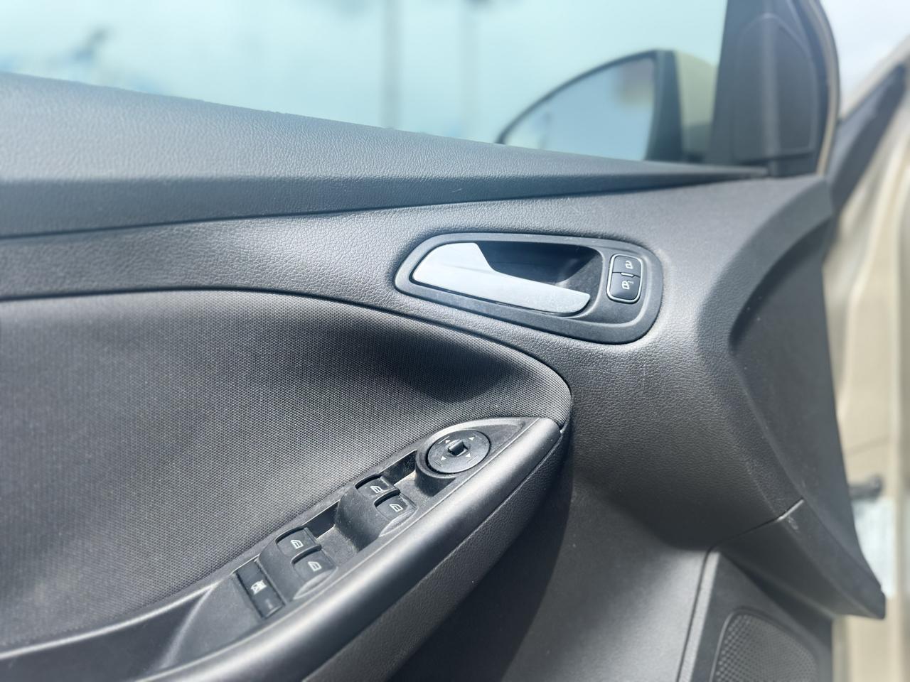 Ford Focus photo 6