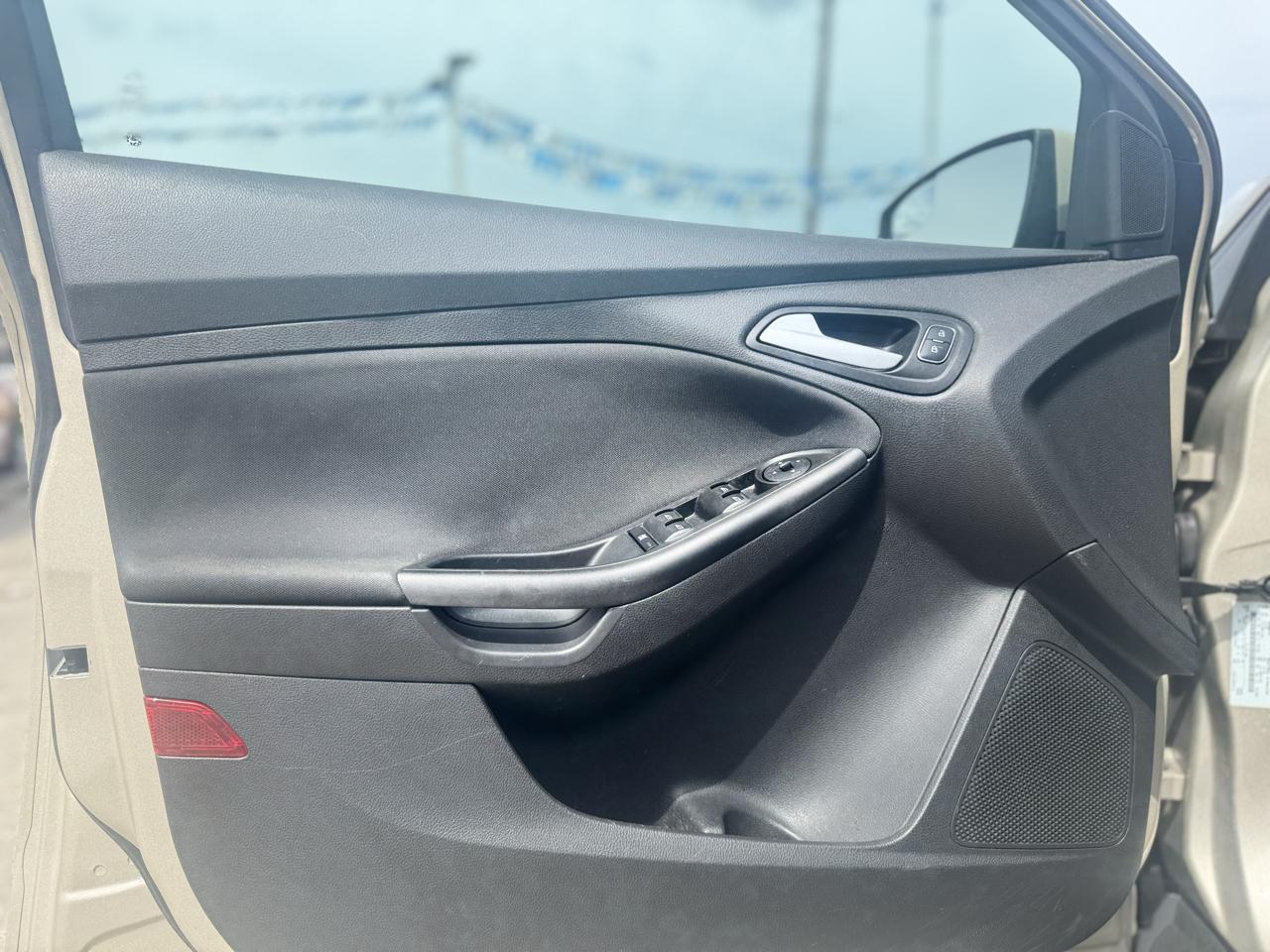 Ford Focus photo 8