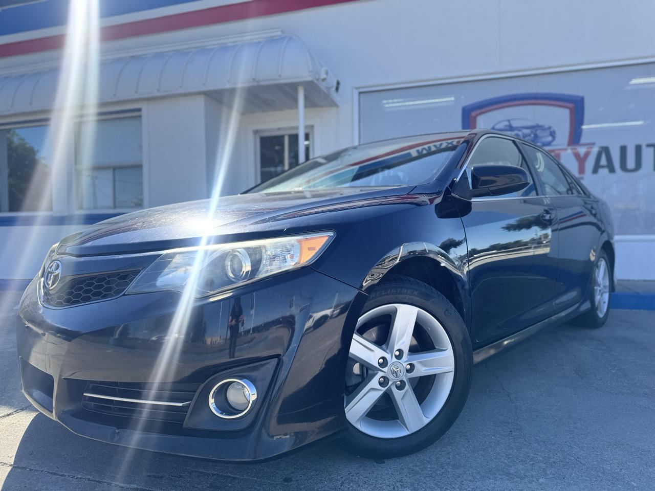 Toyota Camry SE 2012