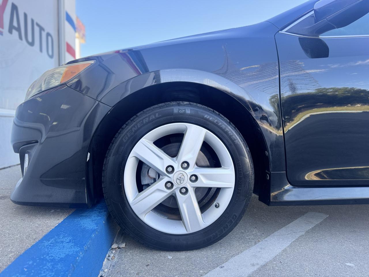 Toyota Camry SE 2012