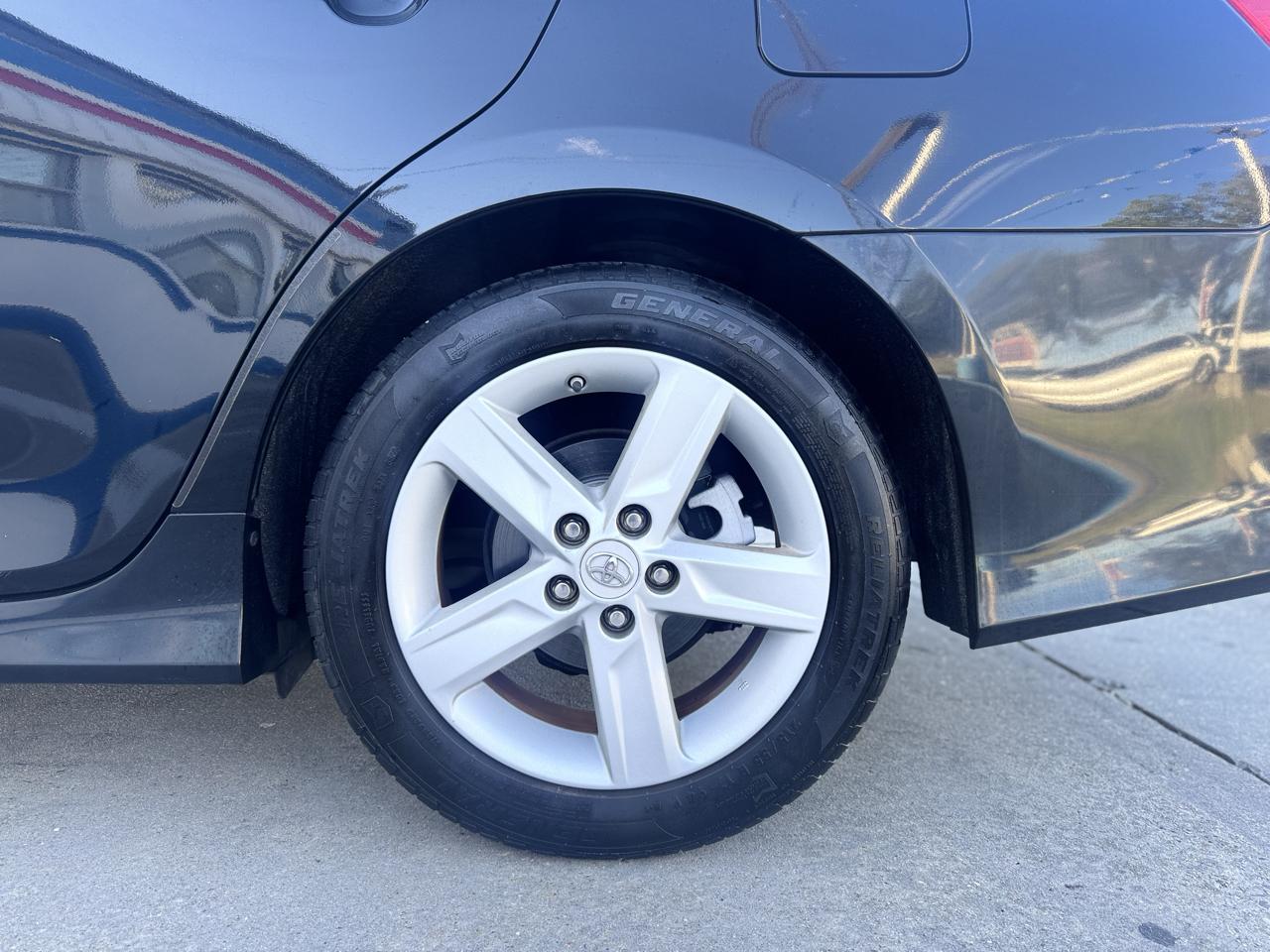 Toyota Camry SE 2012