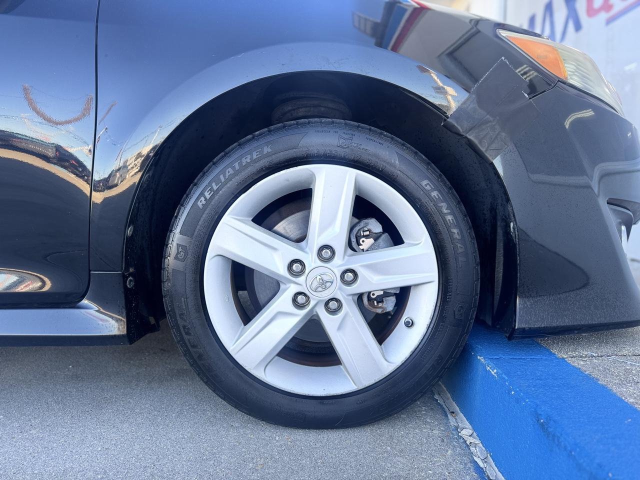 Toyota Camry SE 2012