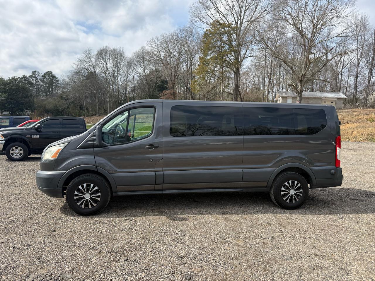 Ford Transit Wagon T-350 148" Low Roof XLT Swing-Out RH Dr 2017