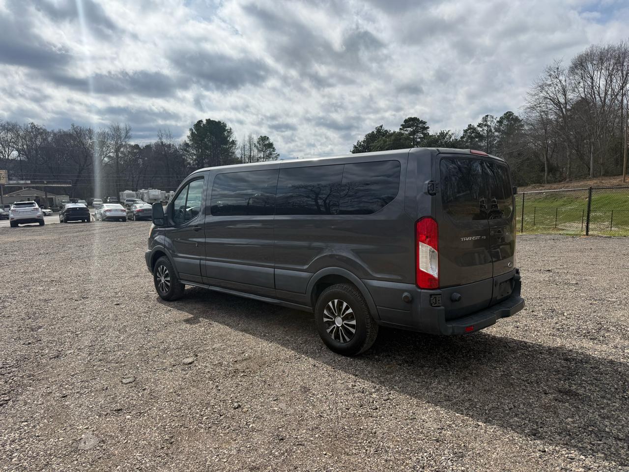 Ford Transit Wagon T-350 148" Low Roof XLT Swing-Out RH Dr 2017