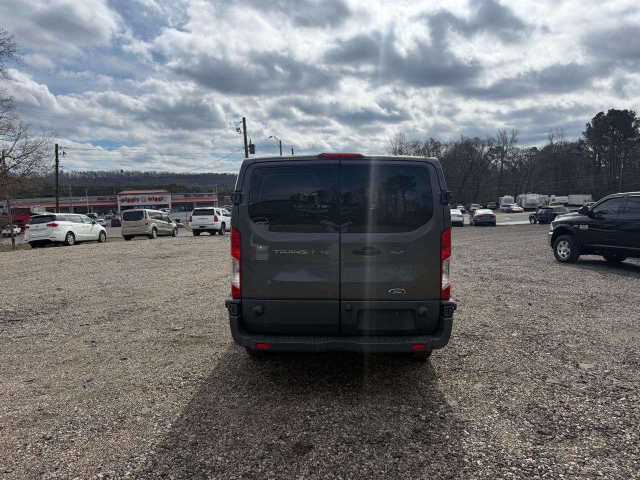 Ford Transit Wagon T-350 148" Low Roof XLT Swing-Out RH Dr 2017