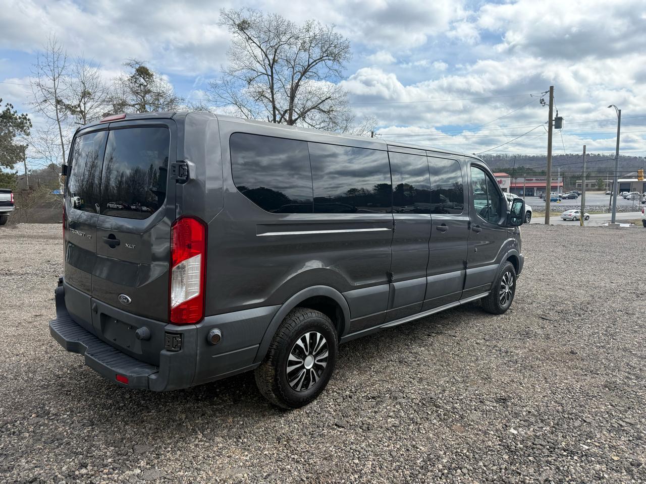 Ford Transit Wagon T-350 148" Low Roof XLT Swing-Out RH Dr 2017