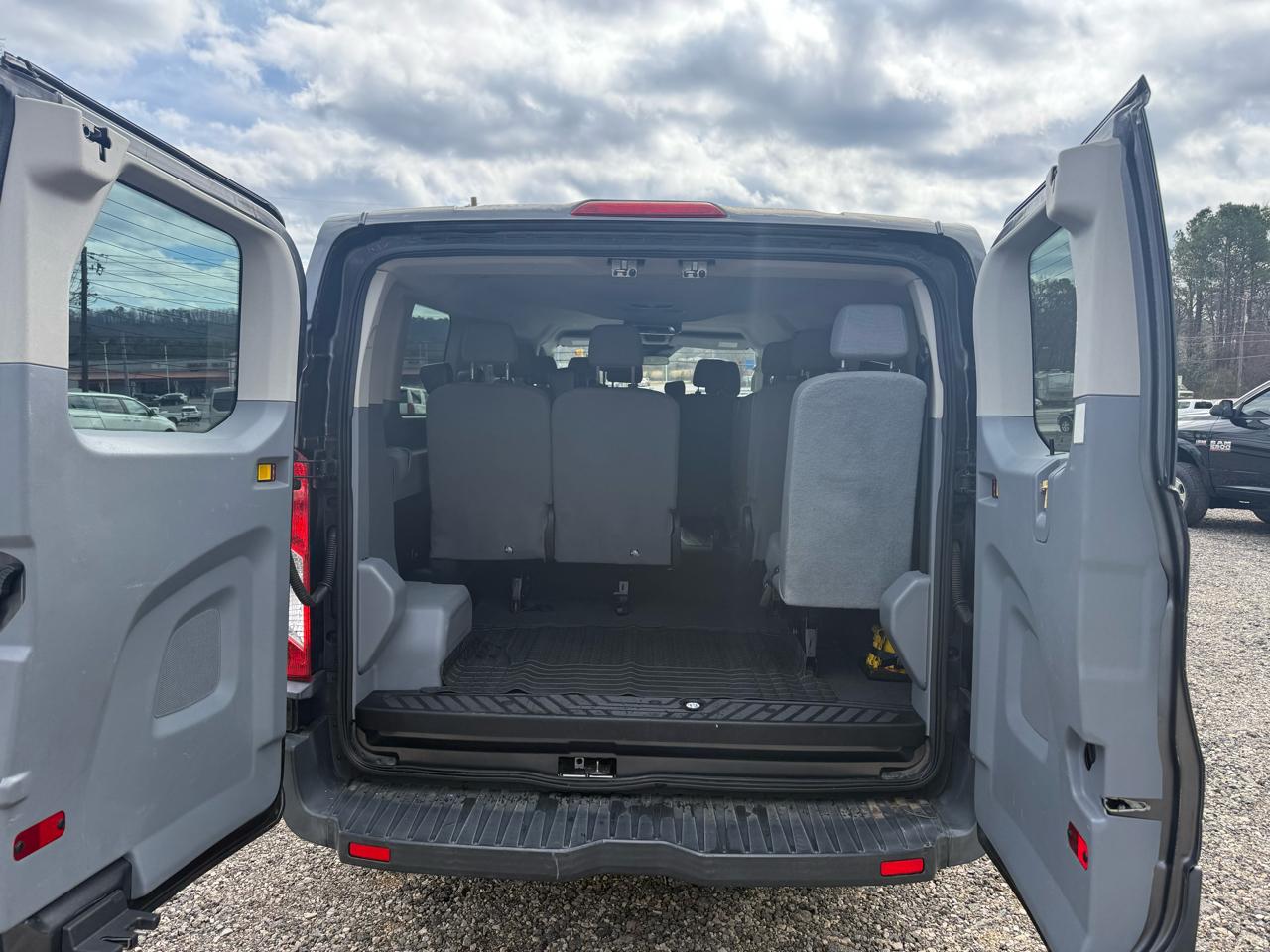 Ford Transit Wagon T-350 148" Low Roof XLT Swing-Out RH Dr 2017