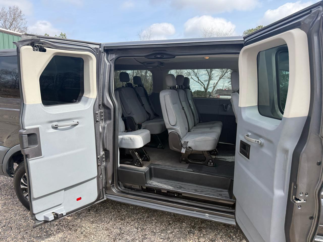 Ford Transit Wagon T-350 148" Low Roof XLT Swing-Out RH Dr 2017