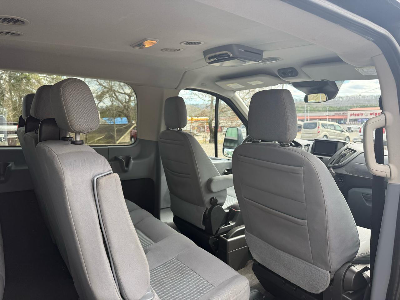 Ford Transit Wagon T-350 148" Low Roof XLT Swing-Out RH Dr 2017